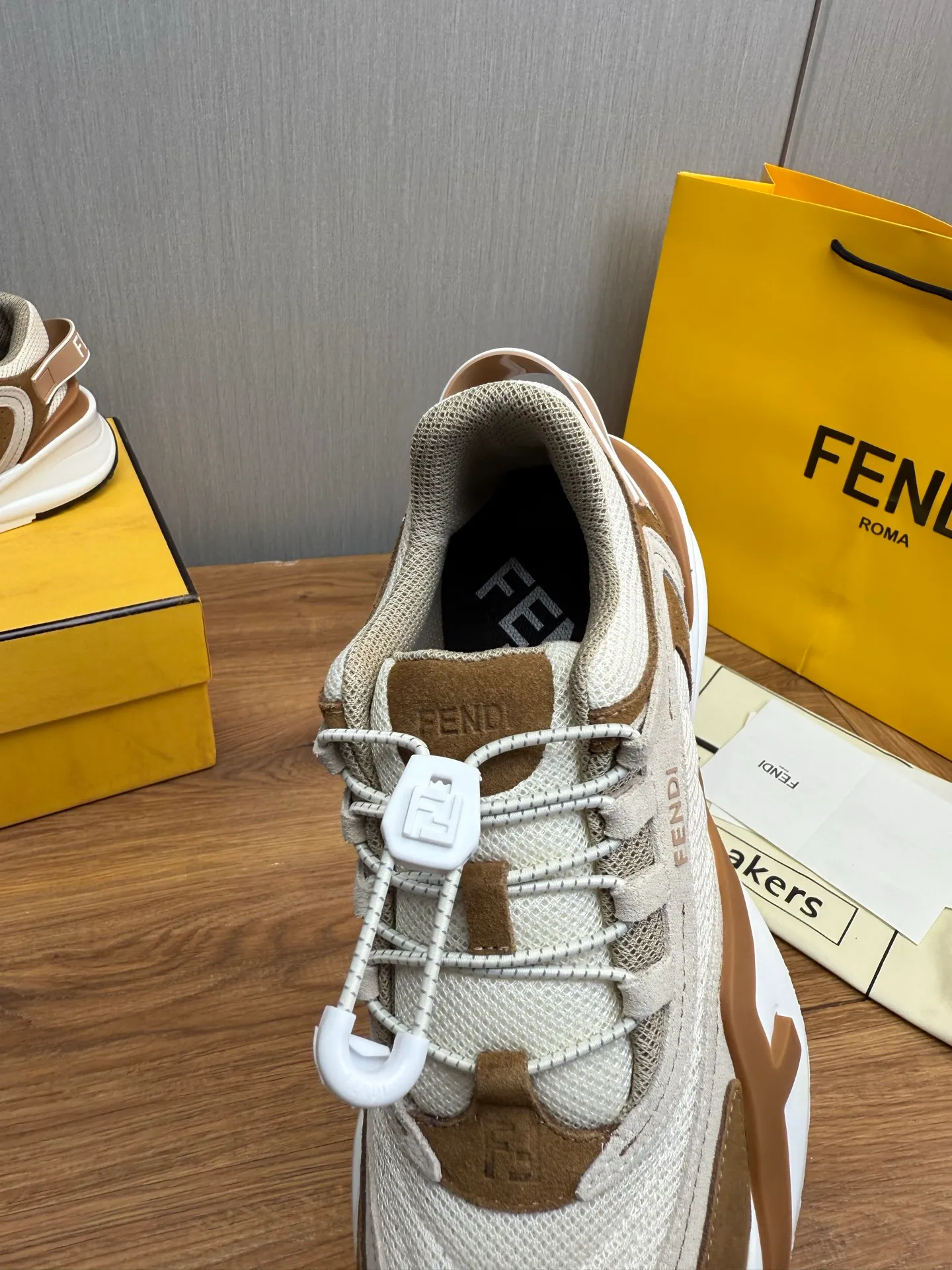 Men's men's shoes 💰560💰 Fendi [Fendi] hot style is on the market 🔥Fashionable casual men's shoes 🔱 Made of original brand fly knit fabric. Original cowhide + breathable mesh lining + sheepskin feet. Perfect shape and top quality, you deserve it 🔜Original rubber outsole, ultra-light, non-slip and wear-resistant 👣 Standard size 38-44